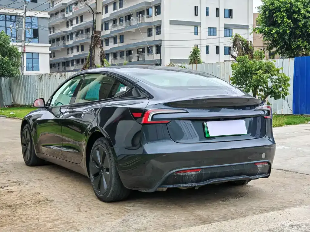 Tesla Model 3 — фото 9