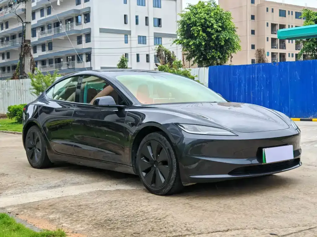 Tesla Model 3 — фото 6