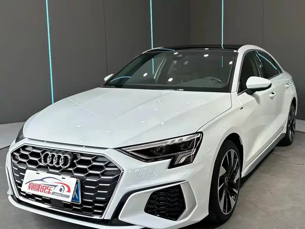 Audi A3 — фото 1