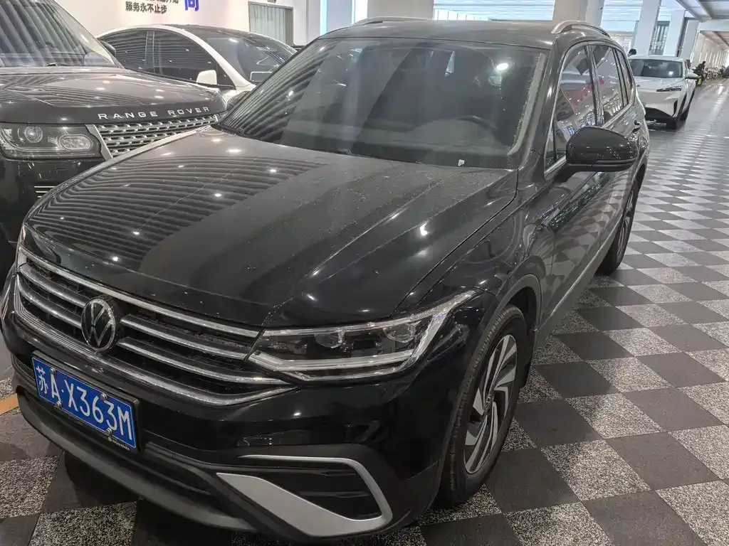 Volkswagen Tiguan L — фото 4