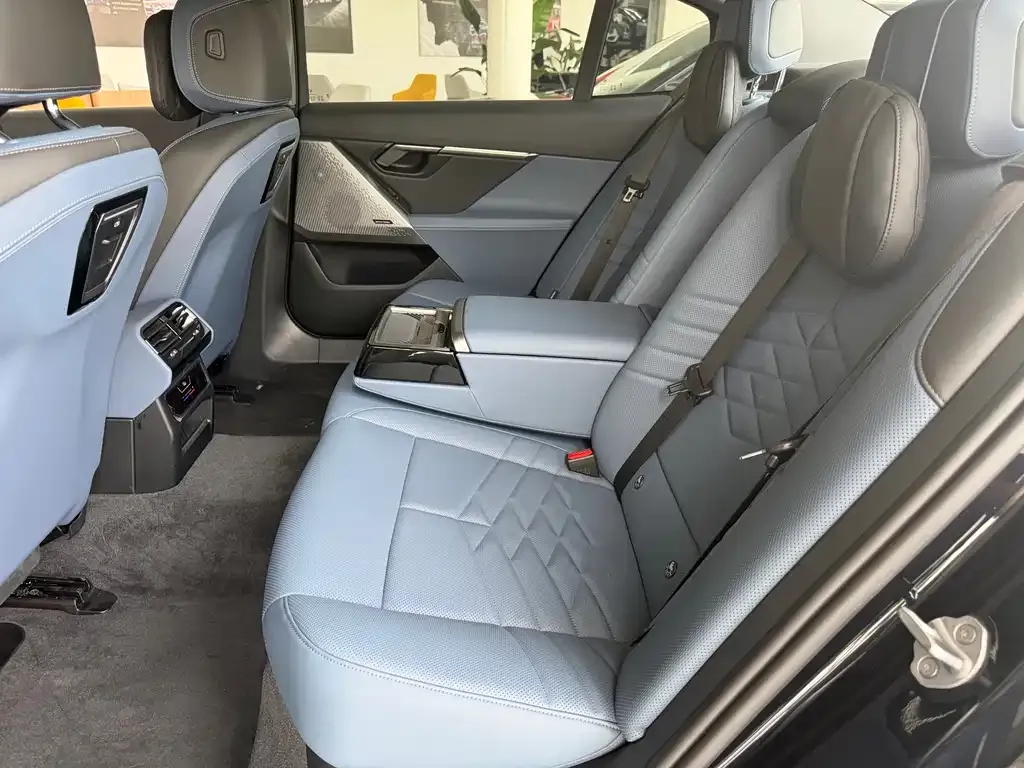 BMW i5 2025 из CN, фото 6