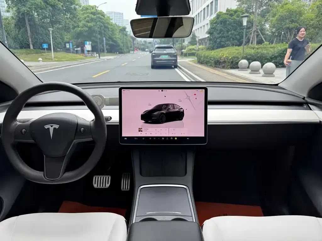 Tesla Model Y — фото 8