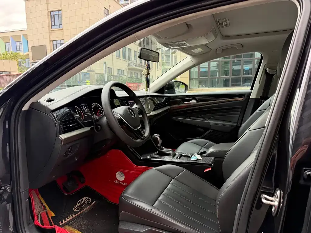 Volkswagen Passat 2021 из CN, фото 2