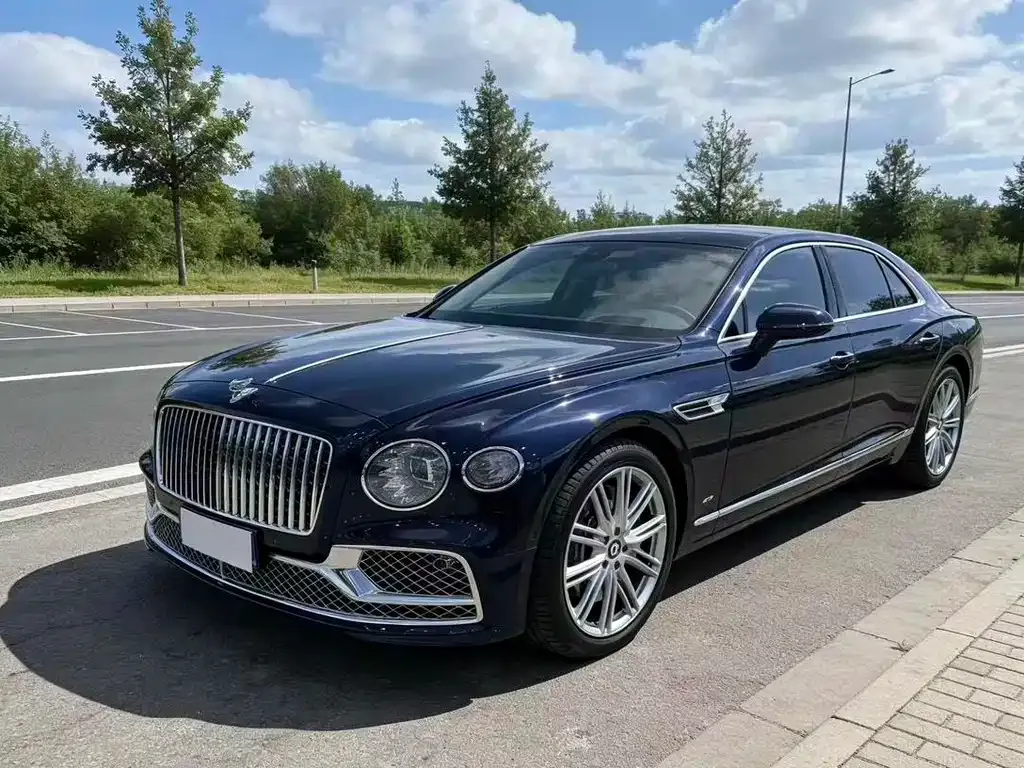 Bentley Flying Spur — фото 1