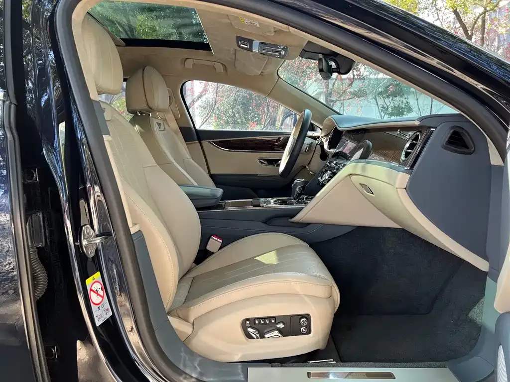 Bentley Flying Spur — фото 3