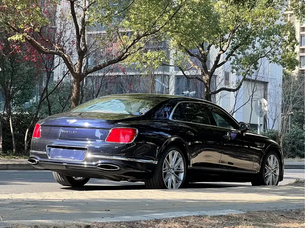 Bentley Flying Spur — фото 7