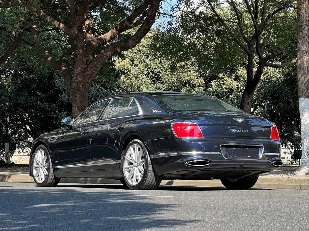 Bentley Flying Spur — фото 5