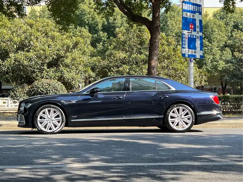 Bentley Flying Spur — фото 6