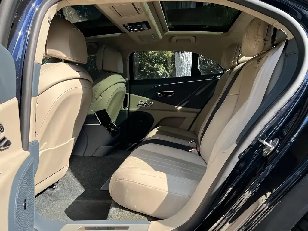 Bentley Flying Spur — фото 2