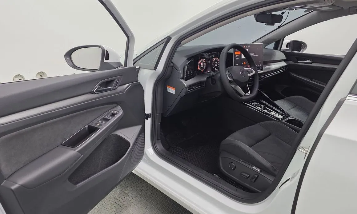 Volkswagen Golf 2025 из KR, фото 3