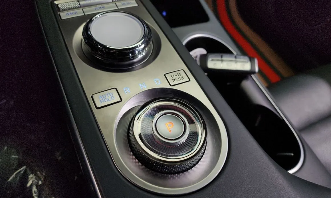 Genesis GV70 — фото 10