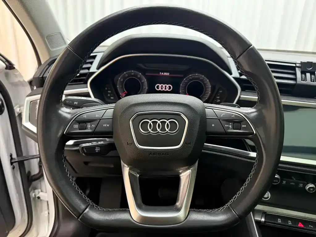 Audi Q3 — фото 7