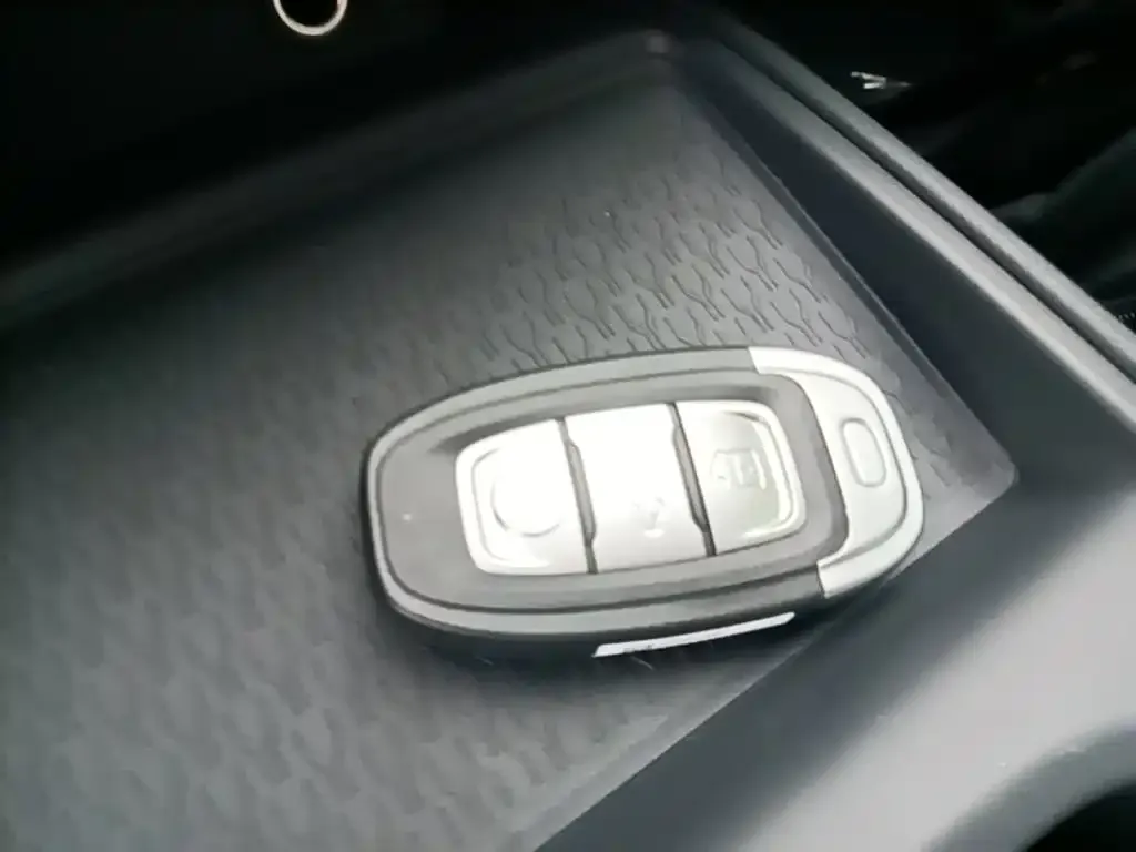 Hongqi E-QM5 — фото 3