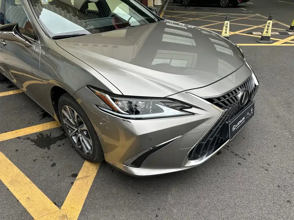 Lexus ES — фото 5
