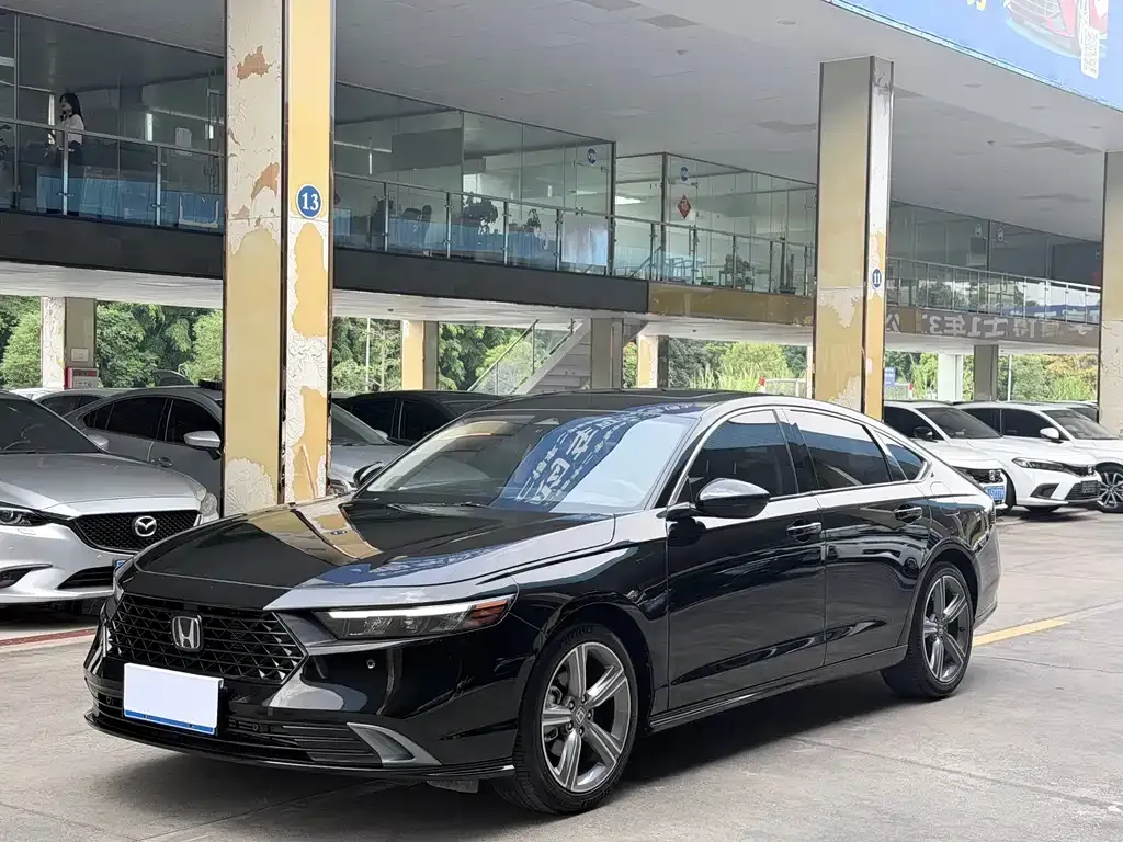 Honda Accord — фото 1