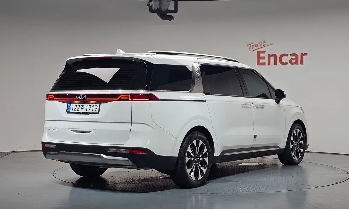 Kia Carnival — фото 10