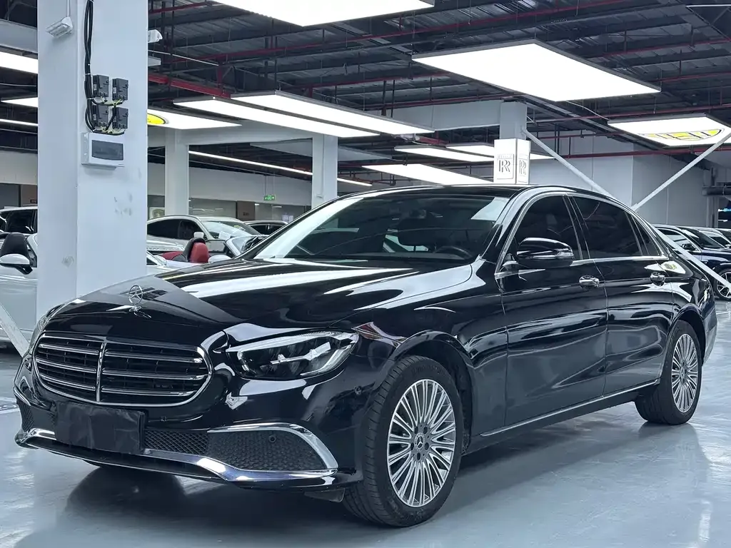 Mercedes-Benz E-Class — фото 1