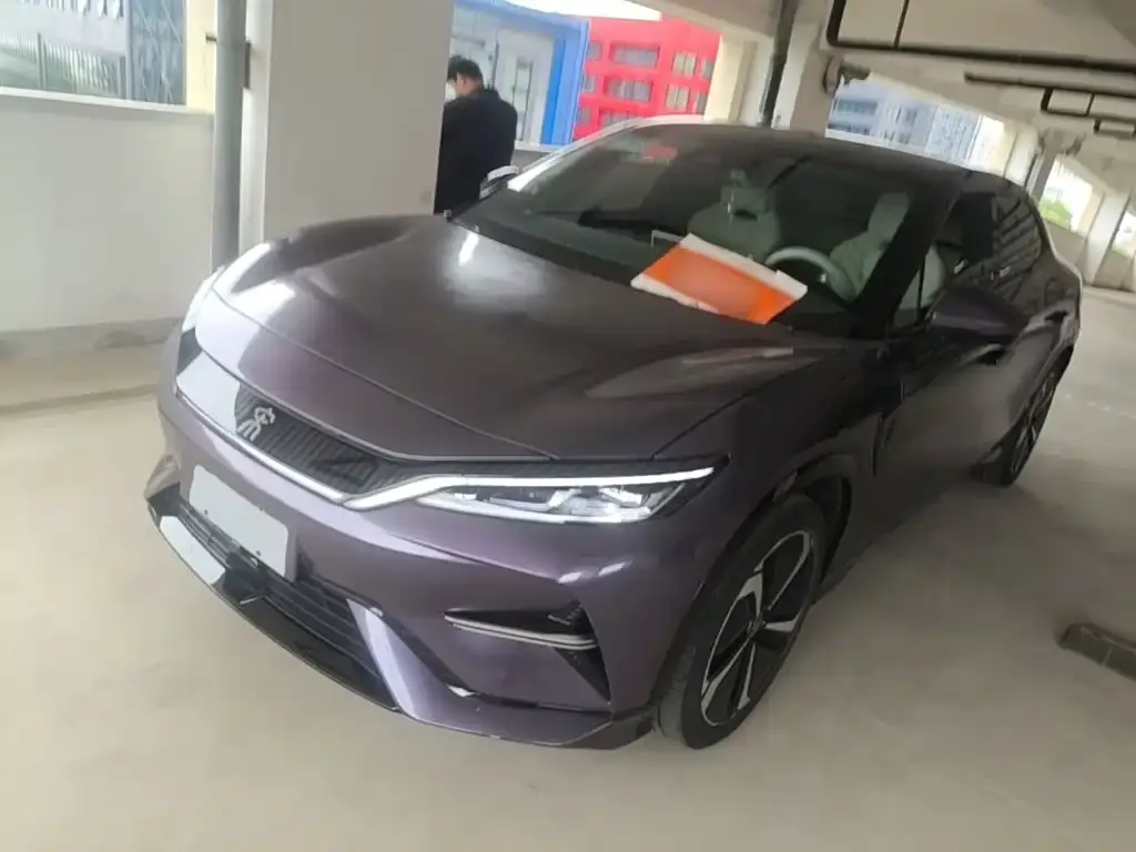 BYD L EV