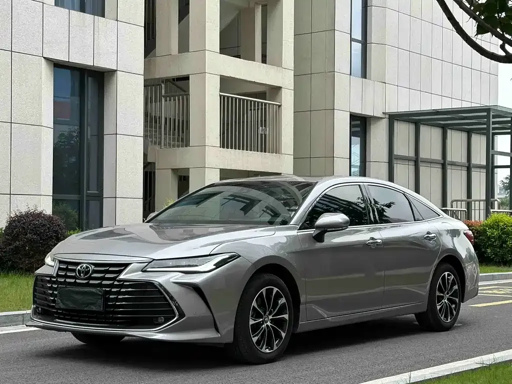 Toyota Avalon — фото 1