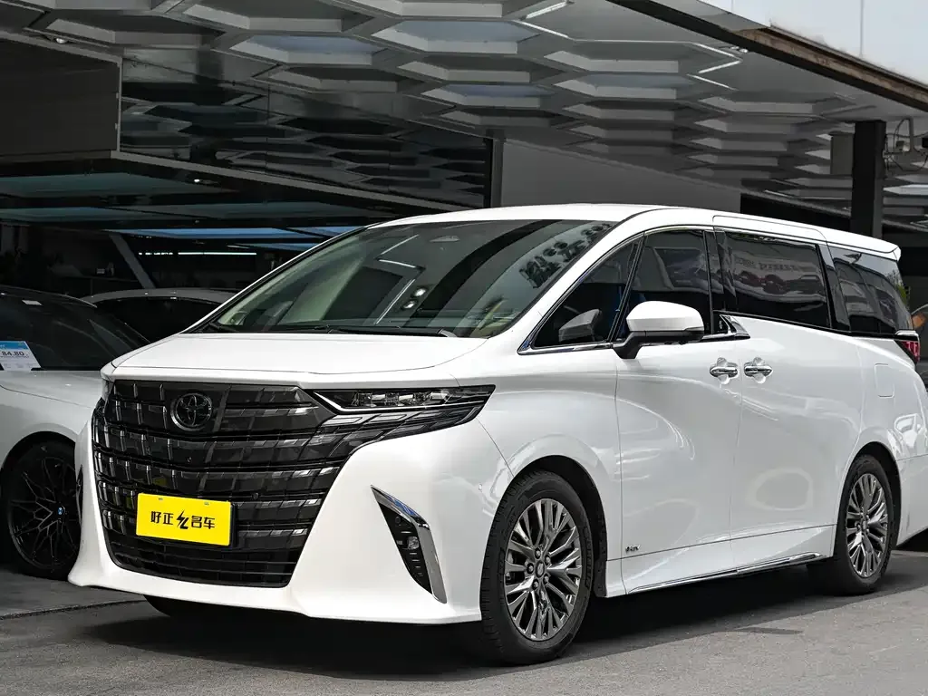 Toyota Alphard — фото 1