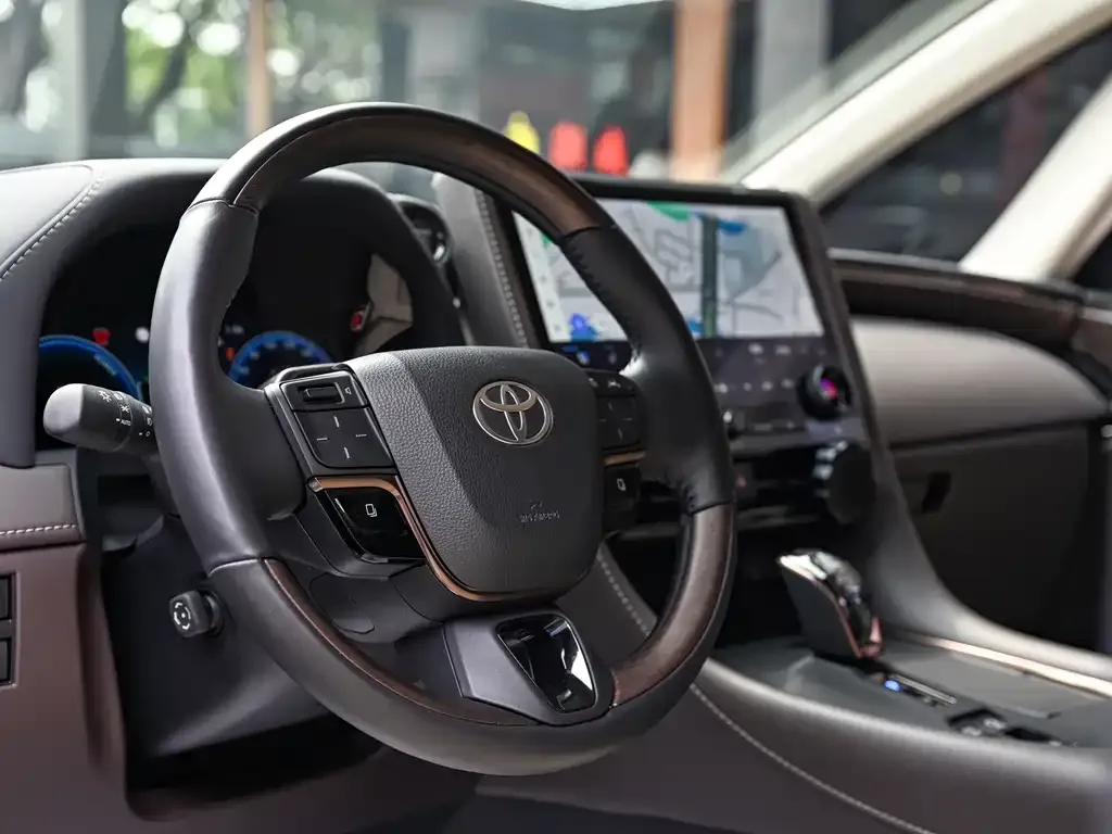 Toyota Alphard — фото 3
