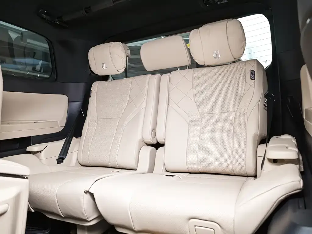 Toyota Alphard — фото 9