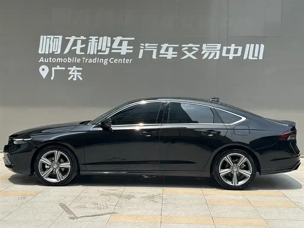 Honda Accord — фото 10