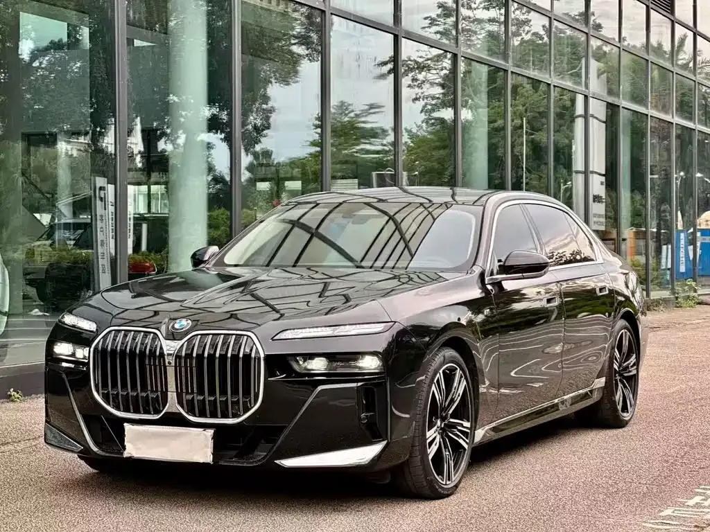BMW 7 Series — фото 1