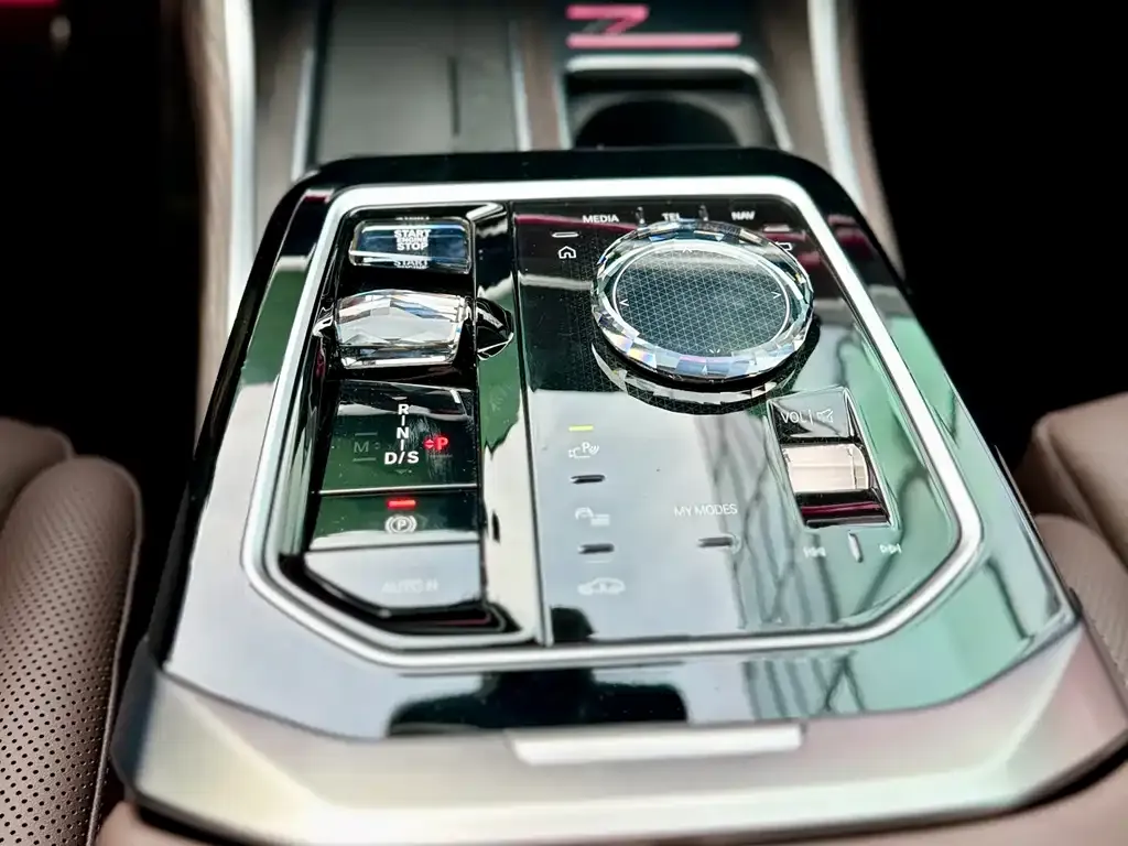 BMW 7 Series — фото 10