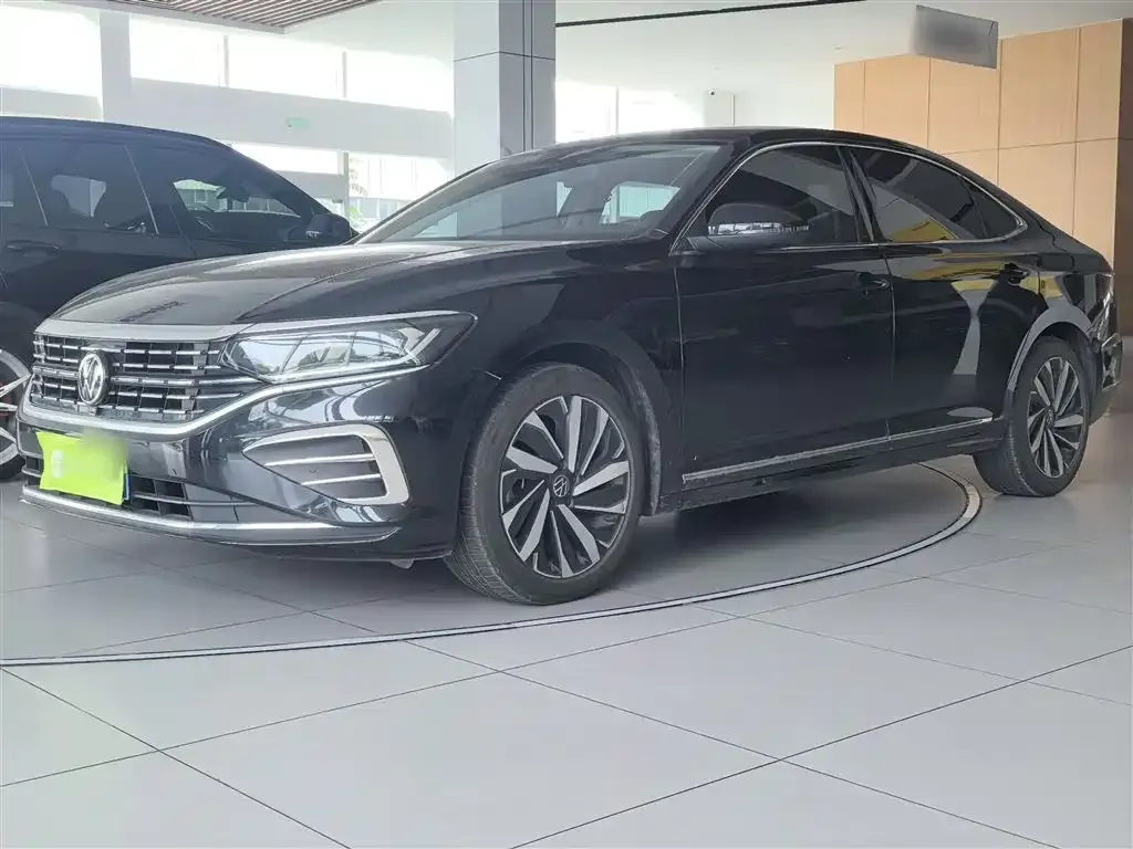 Volkswagen Passat — фото 1