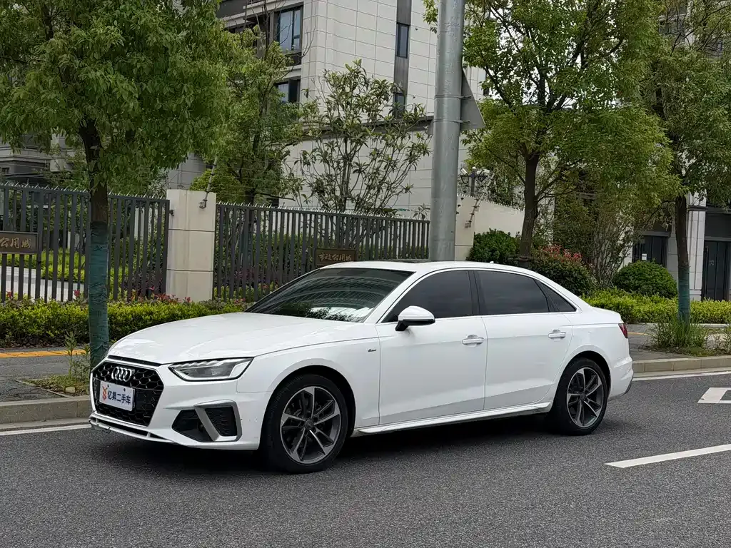 Audi A4L — фото 1