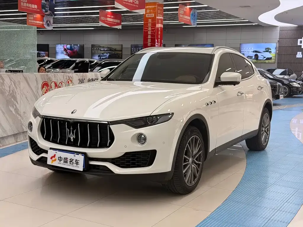 Maserati Levante — фото 1