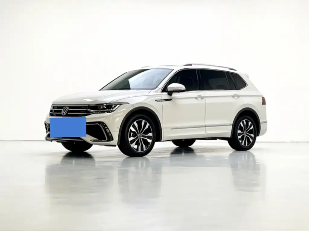 Volkswagen Tiguan L — фото 1
