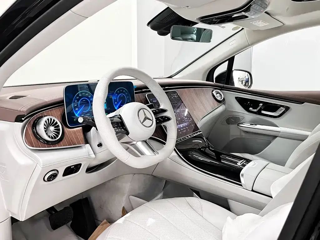 Mercedes-Benz EQE SUV — фото 6