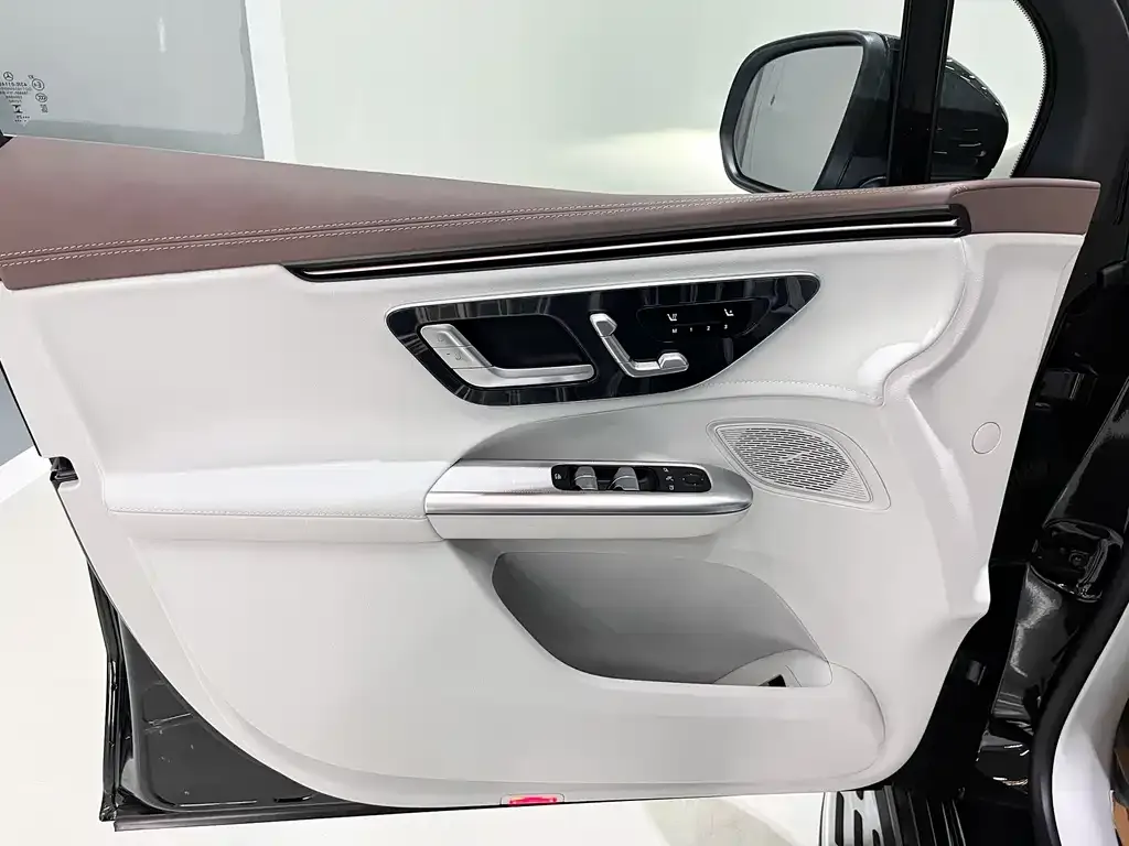 Mercedes-Benz EQE SUV — фото 4