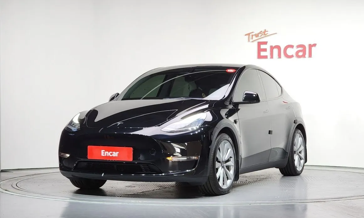 Tesla Model Y — фото 1