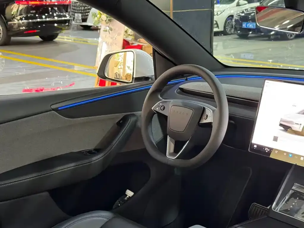 Tesla Model Y — фото 4