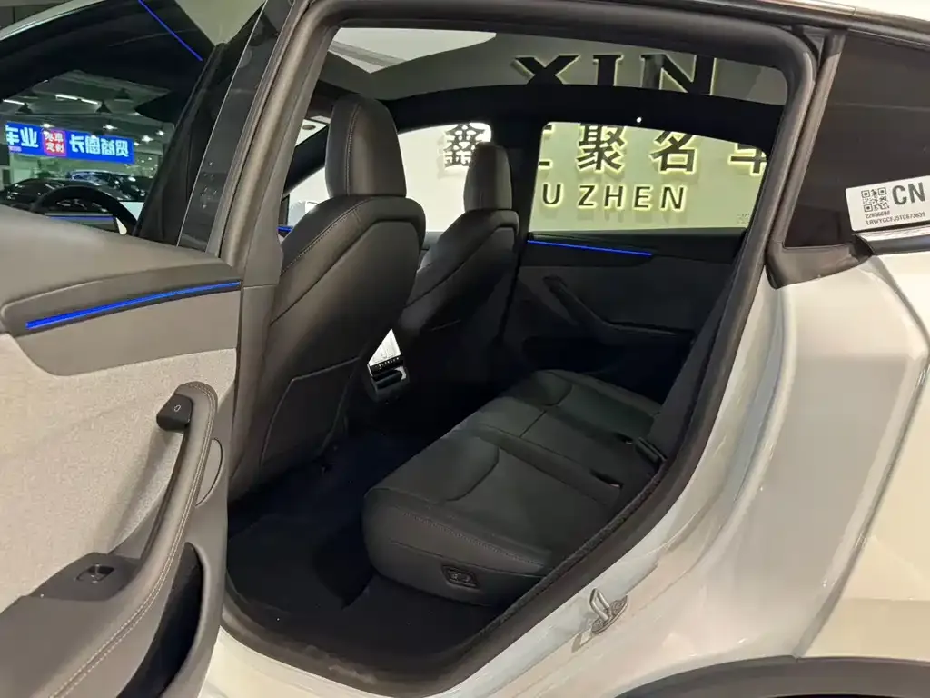 Tesla Model Y — фото 8