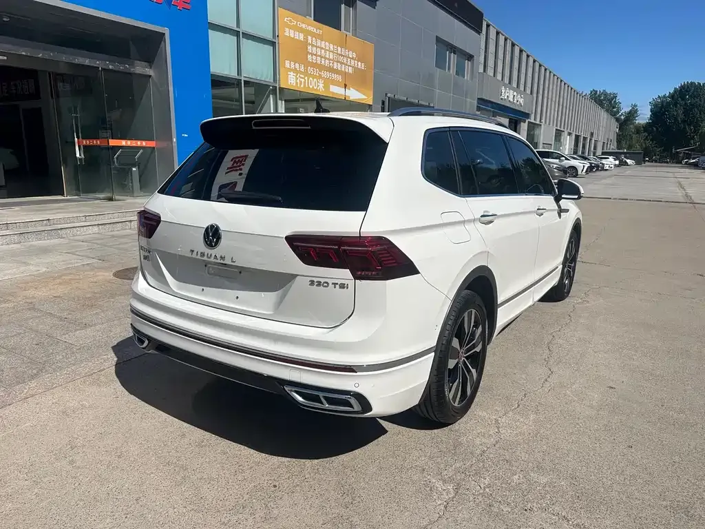 Volkswagen Tiguan L — фото 2
