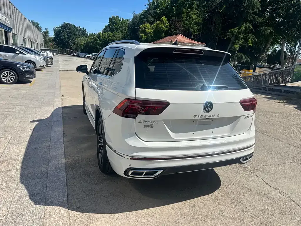 Volkswagen Tiguan L — фото 9