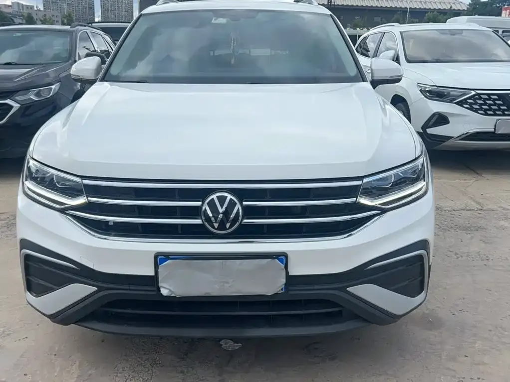Volkswagen Tiguan L — фото 7