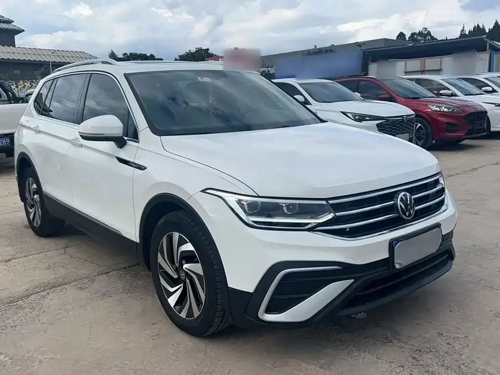 Volkswagen Tiguan L — фото 8