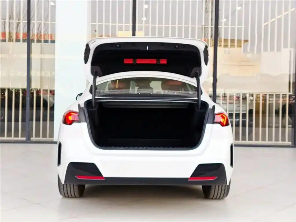 BMW 2 Series 2025 из CN, фото 2