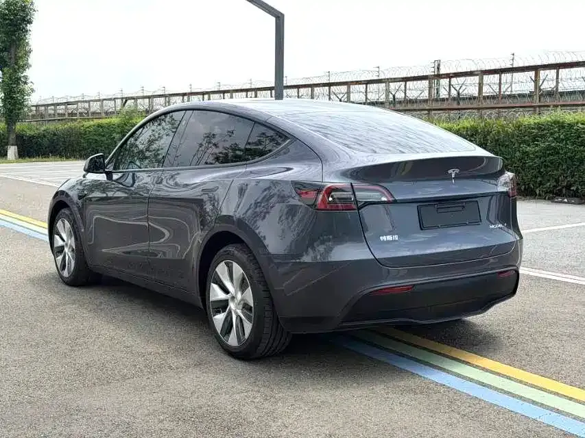 Tesla Model Y — фото 7