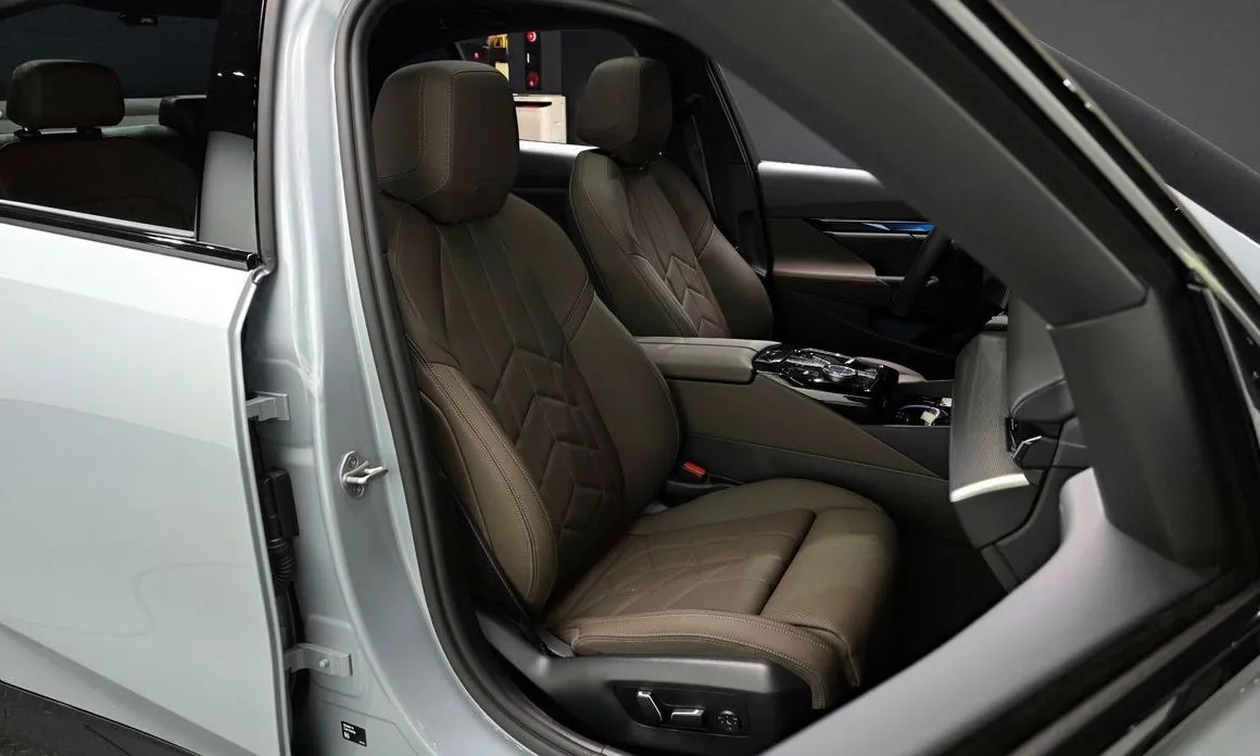 BMW 5-Series 2026 из KR, фото 9