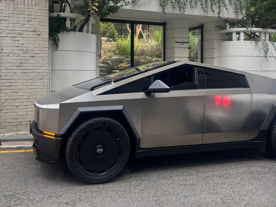 Tesla Cybertruck 2025 из KR, фото 7