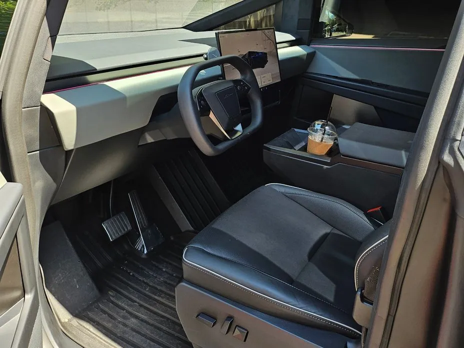 Tesla Cybertruck 2025 из KR, фото 3