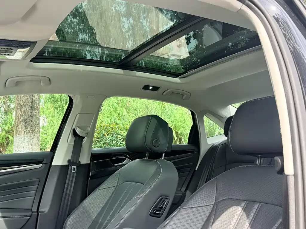 Volkswagen Passat — фото 6
