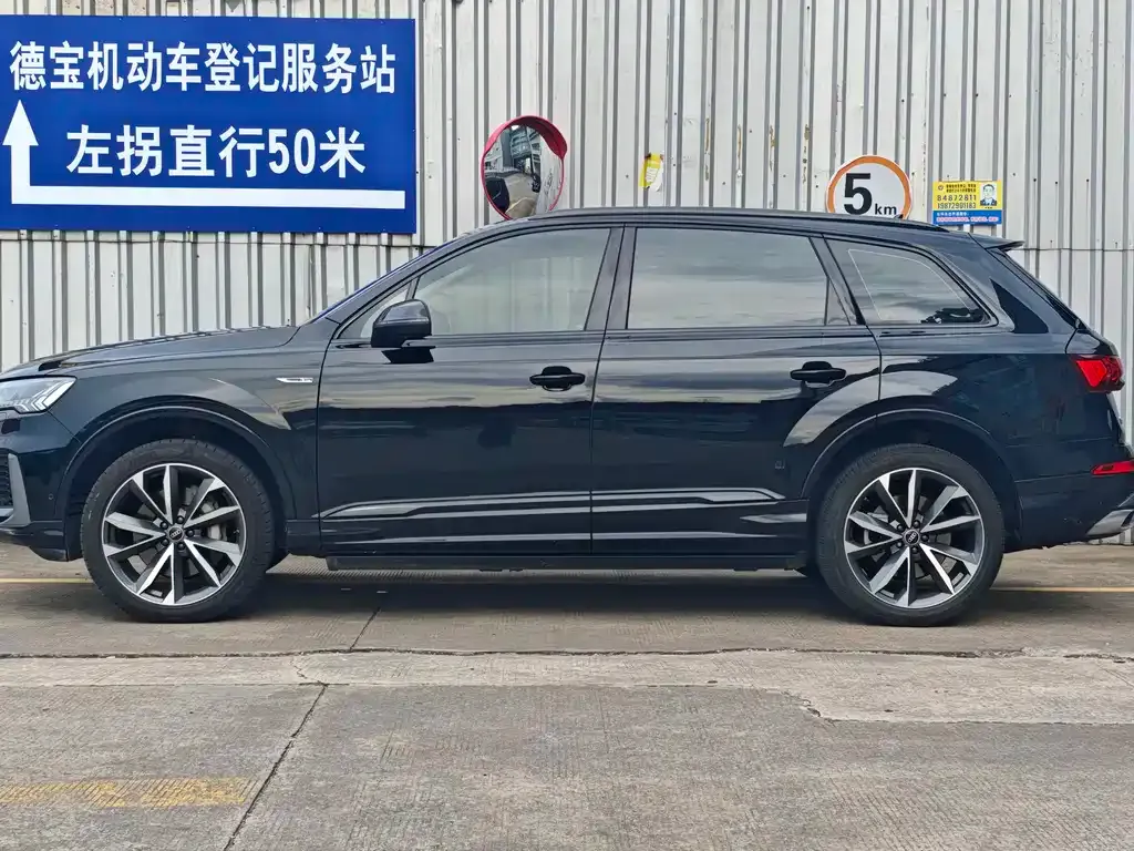 Audi Q7 2022 из CN, фото 10