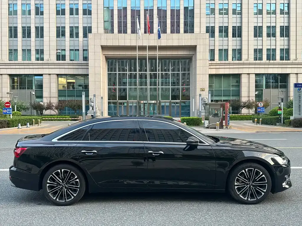 Audi A6L 2024 из CN, фото 4